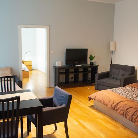 City Centre Garden Apartment With Parking Prag Dış mekan fotoğraf